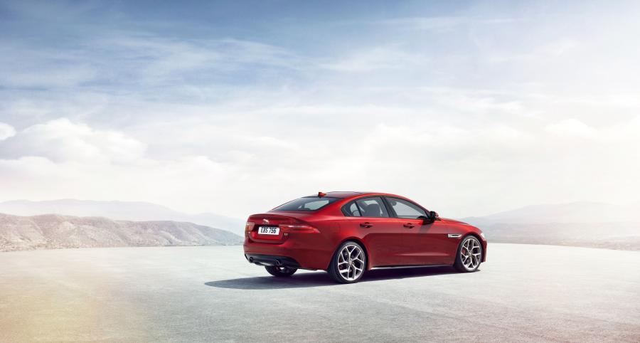  Jaguar XE S 2015 года  (фото 6 из 49)